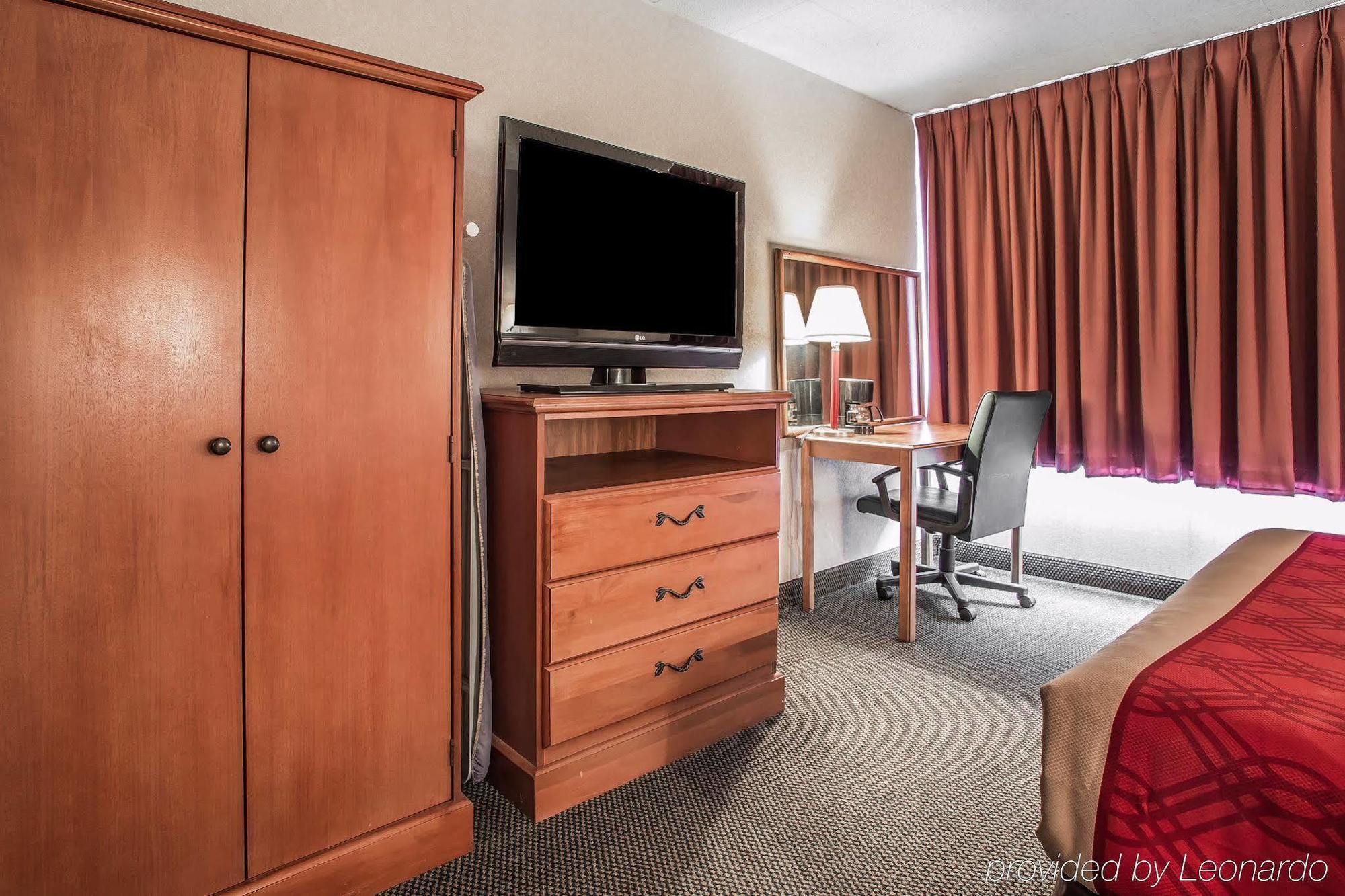 Hotel 6-clarion, Pa
