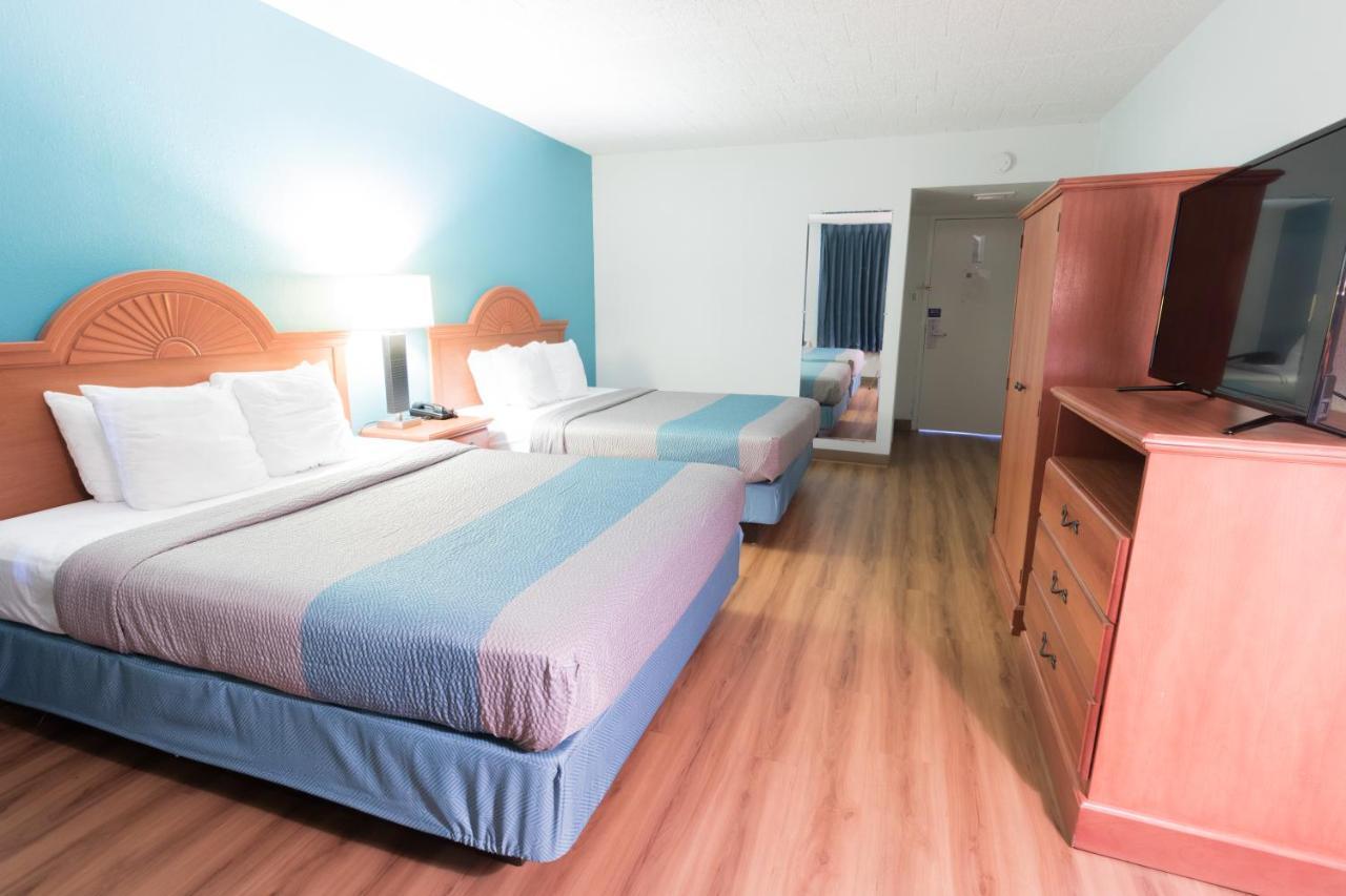 Hotel 6-clarion, Pa 4*