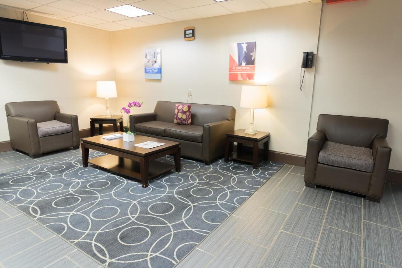 Hotel 6-clarion, Pa 4*
